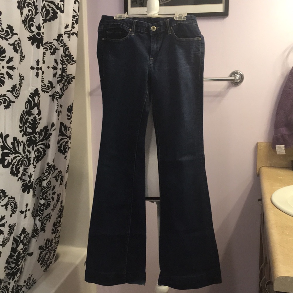 Dark wash, boot cut, stretchy jeans